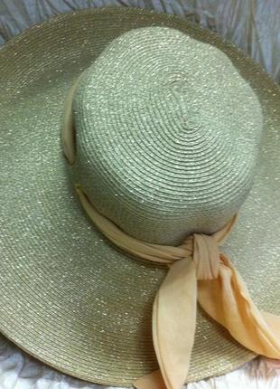Голубая шляпа из рисовой соломки украшенная шарфом9 фото