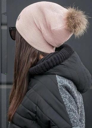 Молодіжна шапка з бубоном з єнота на кнопці в трьох кольорах