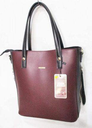 Бордовая женская сумка  украшенная кисточкой1 фото