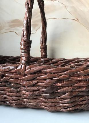 Овальная плетёная декоративная корзинка для интерьера