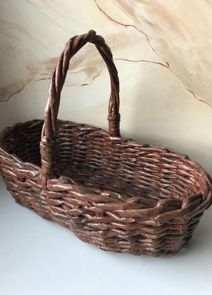 Овальная плетёная декоративная корзинка для интерьера