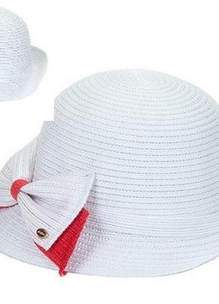 Летняя шляпка с полями на верх же белый украшены бантом  красным