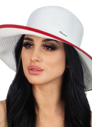 Белая женская шляпа средние поля с красной  окантовкой