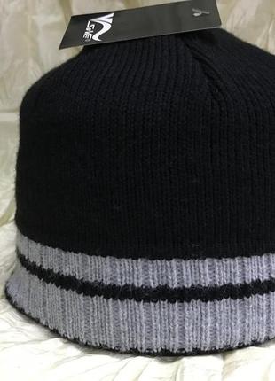 Спортивная мужская шапка с светло серыми полосками  55-57