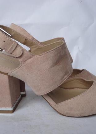 Босоніжки дуже гарні!!!! р. 38