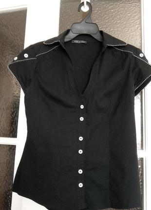 Дуже красива блузка насищенно чорного кольору