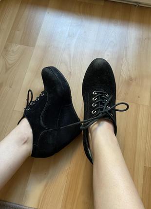 Ботинки замшевые