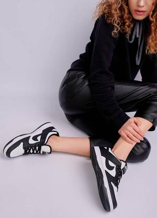 Nike sb dunk low wmns black white брендовые женские кроссовки найк тренд весна лето осень черно белые жіночі трендові чорно білі кросівки4 фото