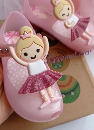 Туфельки на девочку мини мелисса mini melissa балеринка розовый3 фото