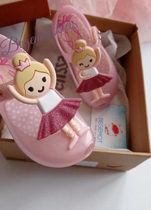 Туфельки на девочку мини мелисса mini melissa балеринка розовый4 фото