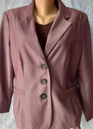 Дуже гарний піджак размнр 48-50
