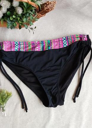Черные плавки с ярким поясом. l на  m