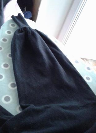 Черное вязаное трикотажное платье джемпер на резинке внизу с акцентными рукавами7 фото