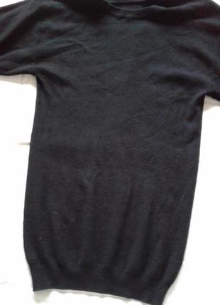 Черное вязаное трикотажное платье джемпер на резинке внизу с акцентными рукавами4 фото