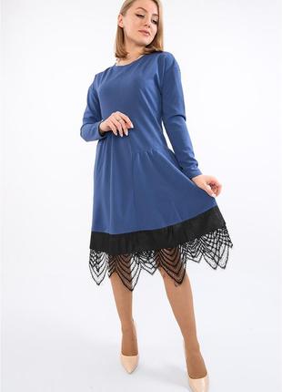 Платье с кружевом стильное