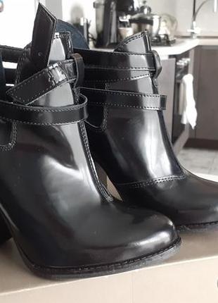 Шкіряні черевички bata