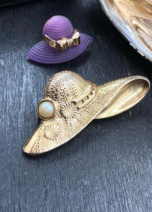 Брош вінтаж від 1928 "ваш капелюшок, міс"
