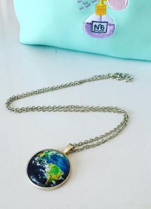 Прикольный кулон земля