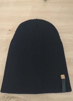 Качественная, фабричная шапка