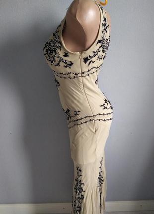 Платье  с вышивкой ручной работы.5 фото