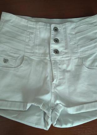 Котоновые короткие шорты белые