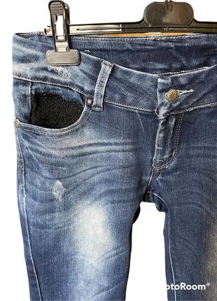 Темні джинси з потертостями2 фото