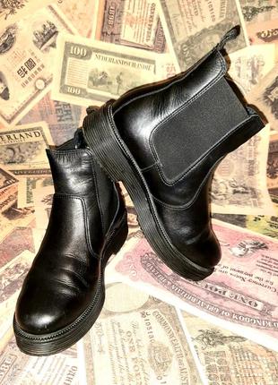 Стильные демисезонные черные ботинки челси roots. размер 36.