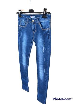 Синие джинсы с потертостями9 фото