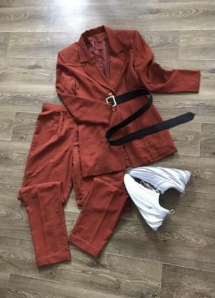 Стильный весенний костюм