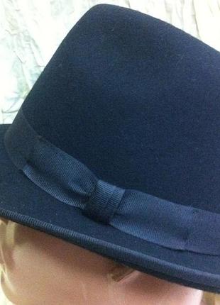 Чоловічий капелюх з фетру зі стрічкою і кантом
