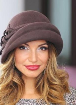 Фетровий капелюх з асиметричними складками