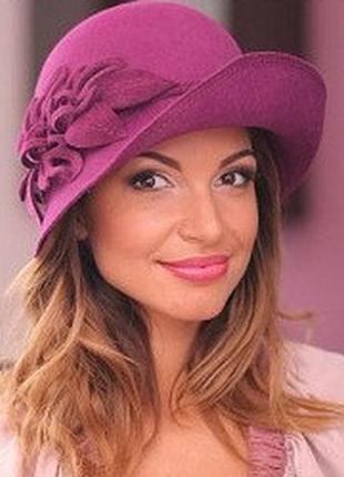 Фетровий капелюх з полями і з прикрасою