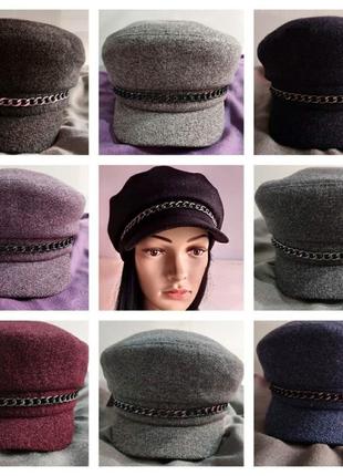 Карзуз кепка жіноча прикрашена топкою з драпу.