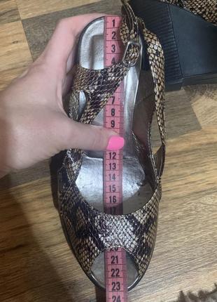 Босоніжки, туфлі шкіра