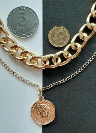 Двойная цепь-чокер с монетой в цвете золото золотистая цепочка с монеткой двухслойная многослойная золотая монета монетка массивная крупная3 фото