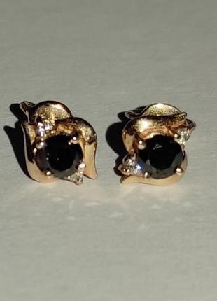 Золотые серьги гвоздики с черными бриллиантами 0,70 карат. желтое золото. новое (код: 19220)2 фото