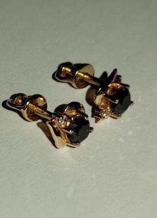 Золотые серьги гвоздики с черными бриллиантами 0,70 карат. желтое золото. новое (код: 19220)4 фото