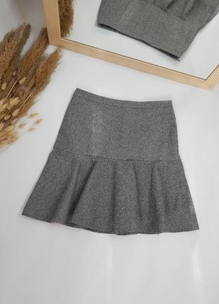 Классическая юбка серая с геометричным принтом2 фото