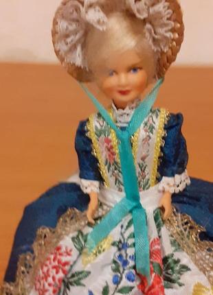 Винтажная сувенирная кукла франции