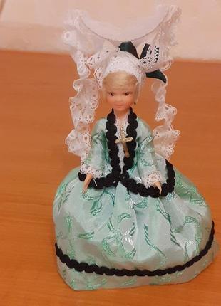 Винтажная сувенирная кукла в национальном костюме франции