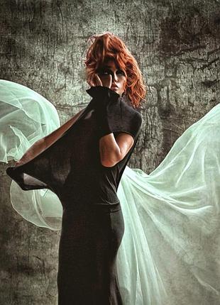 Шерстяное асимметричное с вырезами трикотажное платье миди макси длинное mcq alexander mcqueen шерсть