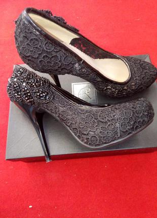 Туфли черные на каблуке