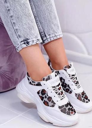 Последний размер! белые кроссовки на высокой подошве.