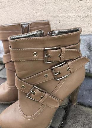 Ботинки туфли на каблуке демисезонные