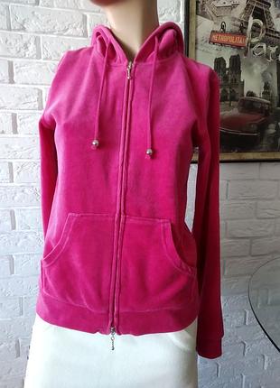 Велюровая кофточка с капюшоном на молнии