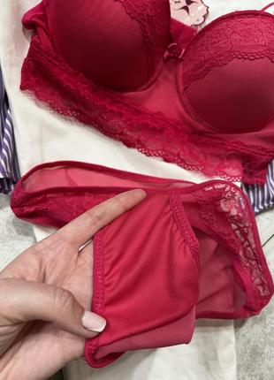 Шикарний сексуальний комплект спідньої білизни з мереживом кольору фуксія3 фото