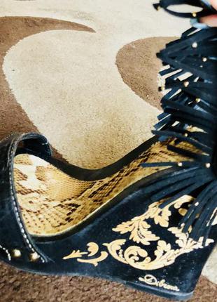 Босоножки-шлёпанцы