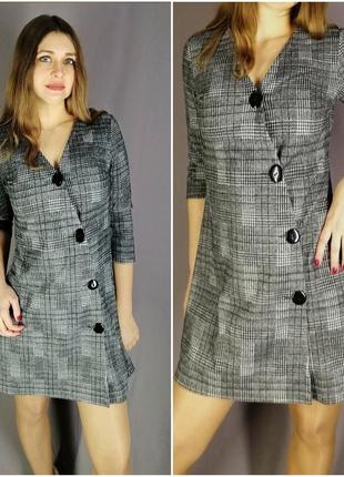 Стильне плаття в клітку