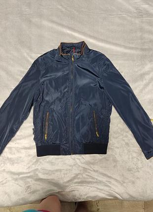 Чоловіча вітровка