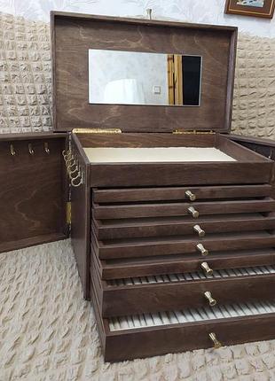 Огромный деревянный футляр для украшений